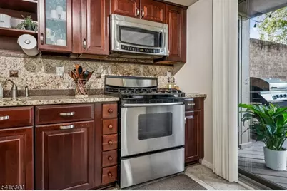 130 Kingsberry Dr, Franklin Township, NJ 08873 - Photo 9