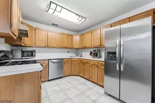 639 Magnolia Ln, Branchburg Township, NJ 08876 - Photo 7