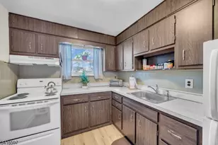 100 Luttgen Pl, Linden, NJ 07036 - Photo 7