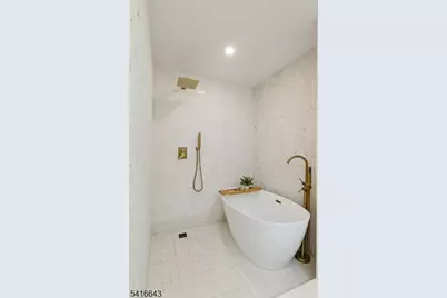 10 Robert Ct, Verona, NJ 07044 - Photo 13