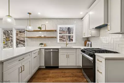 10 Robert Ct, Verona, NJ 07044 - Photo 5