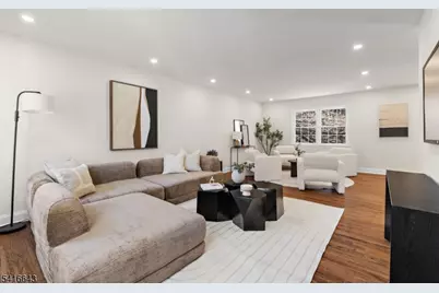 10 Robert Ct, Verona, NJ 07044 - Photo 3