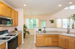 28 Sutton Ct, Hopewell Township, NJ 08534 - Photo 13