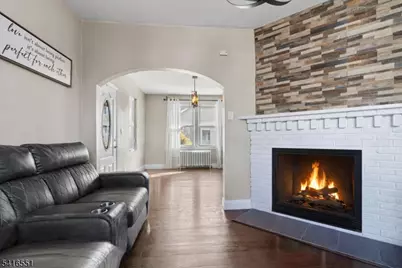 6 Center St, Pompton Lakes, NJ 07442 - Photo 9