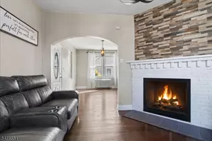 6 Center St, Pompton Lakes, NJ 07442 - Photo 9