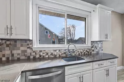 6 Center St, Pompton Lakes, NJ 07442 - Photo 13