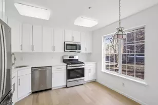 71 Village Dr, Morris Township, NJ 07960 - Photo 9