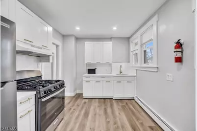 425 Mercer Ave, Roselle, NJ 07203 - Photo 9