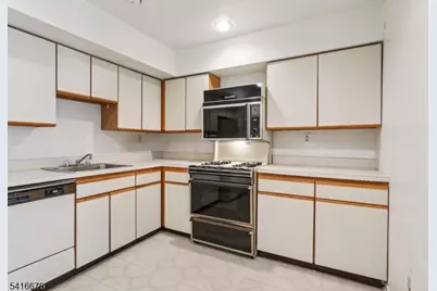 45 Sunrise Dr, Long Hill Township, NJ 07933 - Photo 7