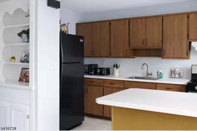 585 Mountainview Dr, North Plainfield, NJ 07063 - Photo 9