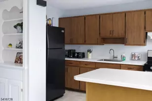 585 Mountainview Dr, North Plainfield, NJ 07063 - Photo 9