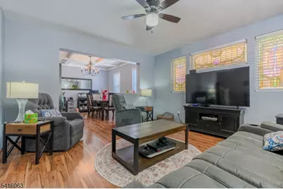 39 Hobart St, Ridgefield, NJ 07660 - Photo 5