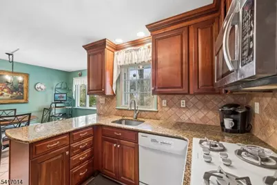 39 Gallinson Dr, Berkeley Heights Township, NJ 07974 - Photo 5