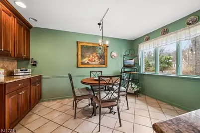 39 Gallinson Dr, Berkeley Heights Township, NJ 07974 - Photo 9