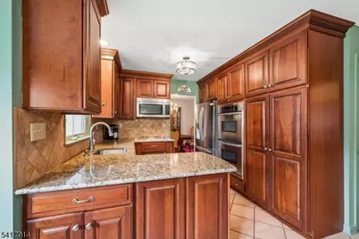 39 Gallinson Dr, Berkeley Heights Township, NJ 07974 - Photo 3
