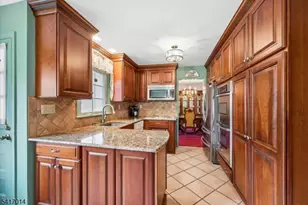 39 Gallinson Dr, Berkeley Heights Township, NJ 07974 - Photo 7