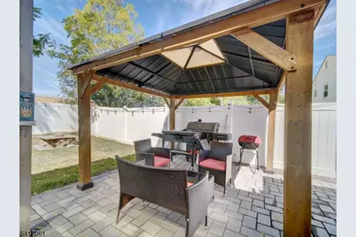 17 Thelma Ct, Woodbridge Township, NJ 07067 - Photo 9