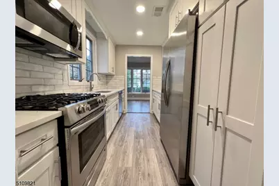 66 Stonegate Dr, Roseland, NJ 07068 - Photo 3