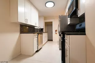 844 S 14th St, Newark, NJ 07108 - Photo 9