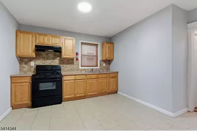 76 Halstead St, Newark, NJ 07106 - Photo 15