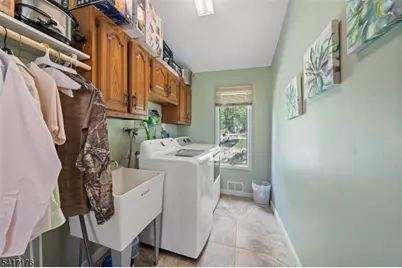 220 Horseshoe Rd, Berkeley Heights Township, NJ 07922 - Photo 3