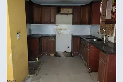 33 Riveredge Dr, Fairfield, NJ 07004 - Photo 9