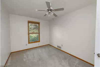 56 Portsmouth Ct, Hamburg, NJ 07419 - Photo 11