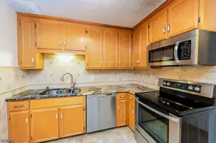 56 Portsmouth Ct, Hamburg, NJ 07419 - Photo 5