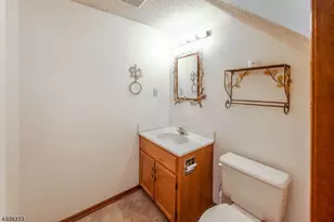 56 Portsmouth Ct, Hamburg, NJ 07419 - Photo 7