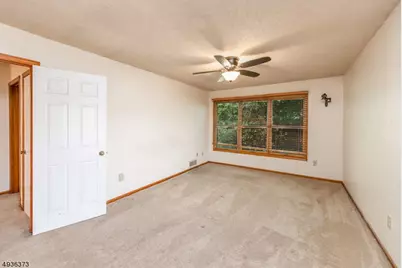 56 Portsmouth Ct, Hamburg, NJ 07419 - Photo 9