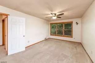 56 Portsmouth Ct, Hamburg, NJ 07419 - Photo 9