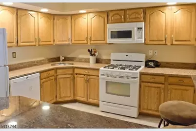 32 Averell Dr, Parsippany, NJ 07950 - Photo 5