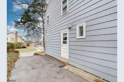 21 Edgewood Rd, East Orange, NJ 07017 - Photo 5