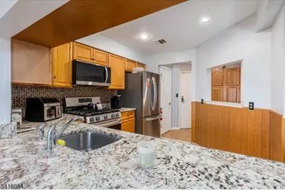 2 Crystal Ln, Paterson, NJ 07501 - Photo 3