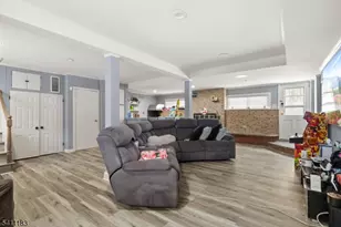 27 Viewpoint Rd, Wayne, NJ 07470 - Photo 17