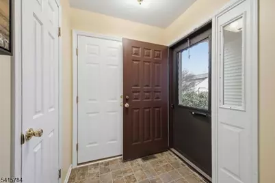 262 Spruce Ct, Raritan Township, NJ 08822 - Photo 5