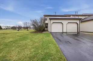 262 Spruce Ct, Raritan Township, NJ 08822 - Photo 3