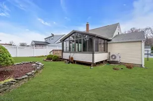 823 Pinewood Rd, Union Township, NJ 07083 - Photo 23