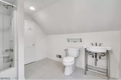 823 Pinewood Rd, Union Township, NJ 07083 - Photo 17