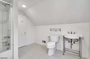 823 Pinewood Rd, Union Township, NJ 07083 - Photo 17