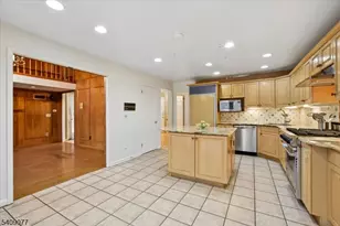 38 Hunters Cir, Tewksbury Township, NJ 08833 - Photo 9