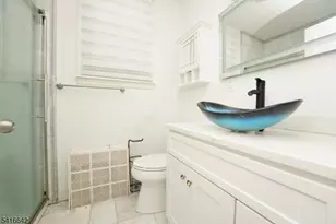 804 Fairview Ln, Fort Lee, NJ 07024 - Photo 5