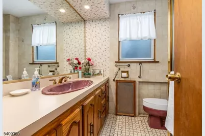 7 Delafield Ave, Rutherford, NJ 07070 - Photo 9