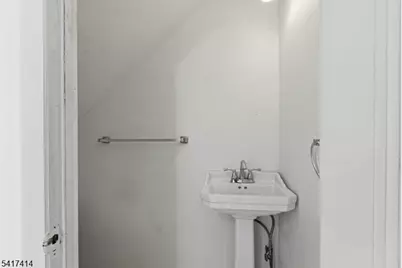 50 Ridgehurst Rd, West Orange Township, NJ 07052 - Photo 9