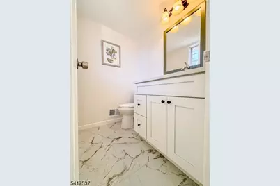 386 Inwood Ct, Franklin Township, NJ 08873 - Photo 5