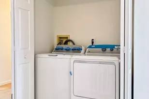 386 Inwood Ct, Franklin Township, NJ 08873 - Photo 13