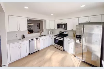 386 Inwood Ct, Franklin Township, NJ 08873 - Photo 3