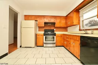 9 Davey St 2nd Floor, Bloomfield, NJ 07003 - Photo 5