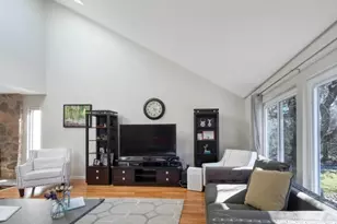 592 Cabot Hill Rd, Bridgewater, NJ 08807 - Photo 9