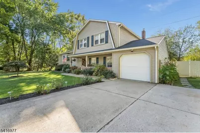 136 Powderhorn Dr, Lopatcong Township, NJ 08865 - Photo 5